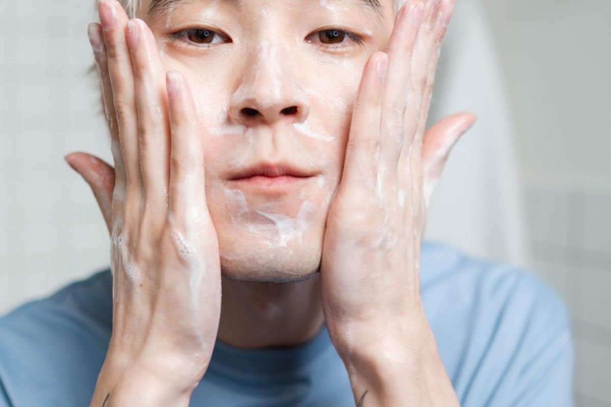 Cách Chăm Sóc Da Mặt Cho Nam: Routine 4 Bước Chuẩn