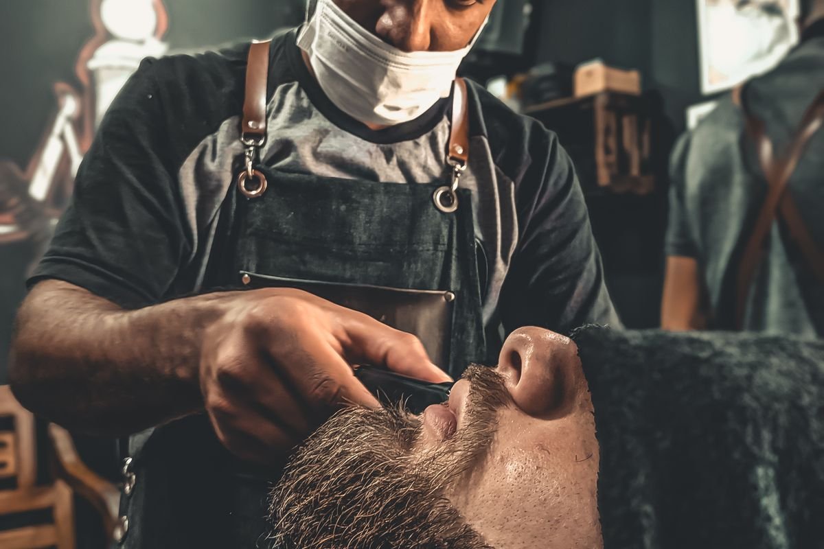 Có Nên Cạo Ria Mép Không? Sự Thật Từ Thợ Barber