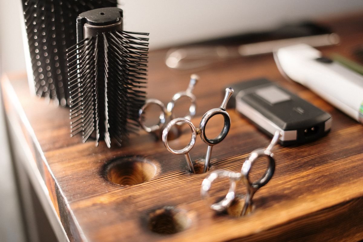 Lông Mũi Dài Có Tốt Không? Giải Đáp Từ Thợ Barber