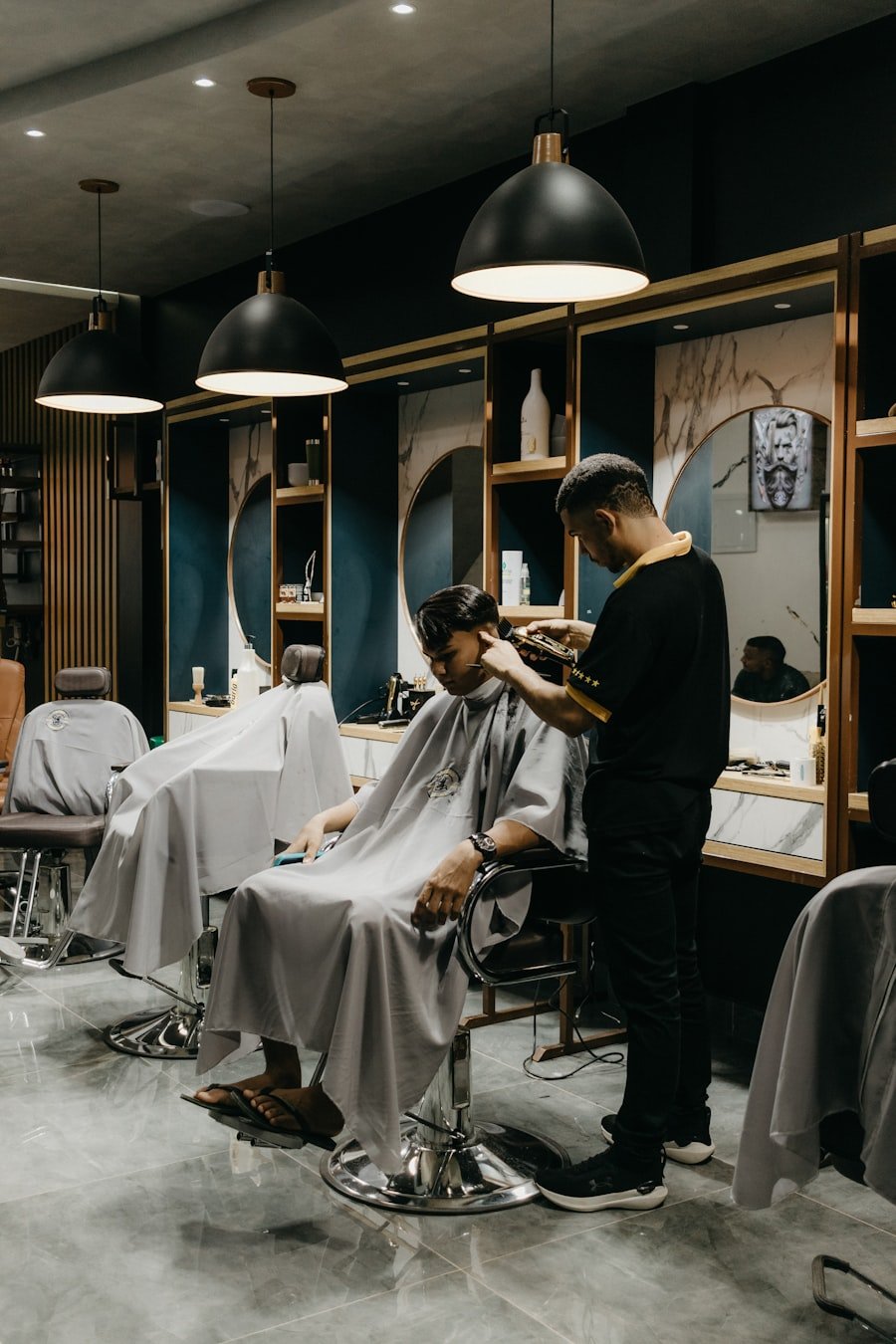 Ghế cắt tóc trong tiệm